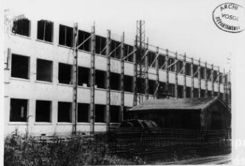 1 vue  - Épinal. – Lycée Isabelle-Viviani au moment de la Reconstruction. (ouvre la visionneuse)