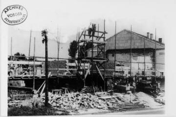 1 vue  - Ménil-sur-Belvitte. – La reconstruction de la mairie-école. (ouvre la visionneuse)